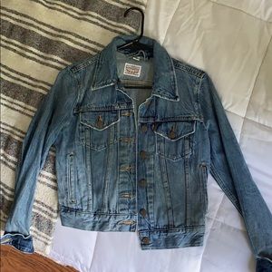 Women’s Levi’s jean jacket